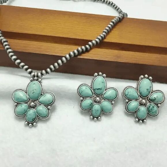 Western Flower Shape Turquoise Silver Plated Necklace & Earrings Jewelry Set - Picture 3 of 4